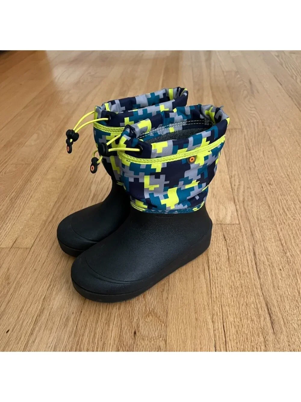 Bogs Kids Snow Shell Waterproof Camo Winter Boots Youth Size 1